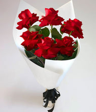 Load image into Gallery viewer, Presentation Bouquet of Roses
